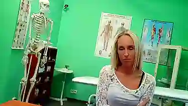 Порно в больнице скрытой камерой для стройной нимфоманки