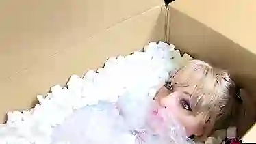 Кукла для сексуальных утех всехгда готова к ебле дырок