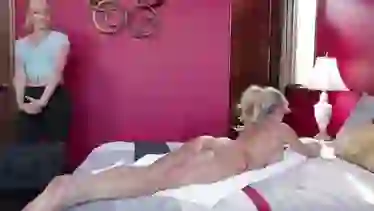 Опытные лесби сучки AJ Applegate, Brandi Love кончают после куни