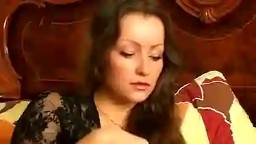 Русская девушка писает на поклонника после доминирования