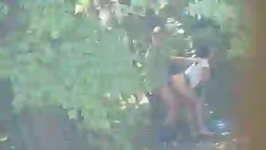 Чувак спалился с чужой женой во время секса на природе